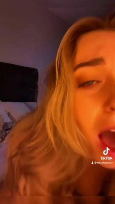 tiktoker fingering herself