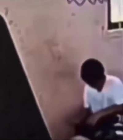 Şunu ne zaman görsem gülerim aq