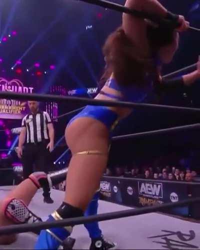 Skye Blue jigglin booty