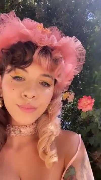 Melanie new IG story
