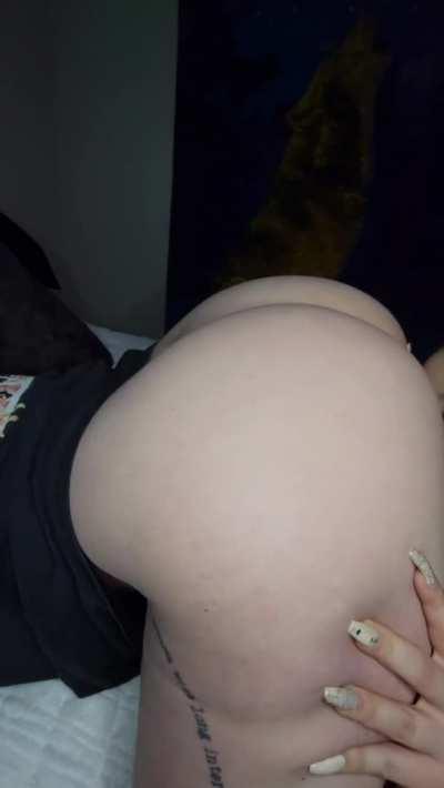 Do the guys like bi, Latina girls here?