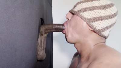 Any big dicks in Tucson need anonymous deepthroating?