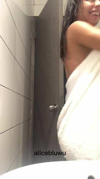 Sending nudes to whoever up's this (instantly)👻: maddy7q1