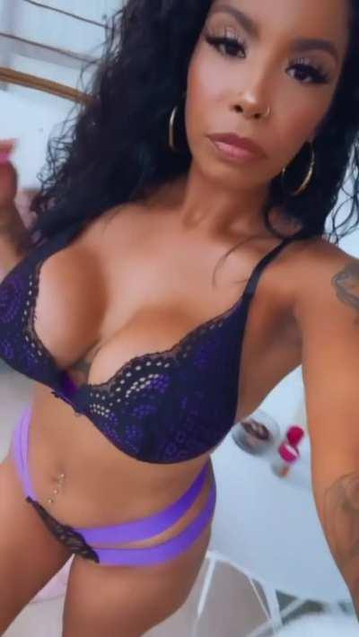 Latina Bombshell 🇨🇺