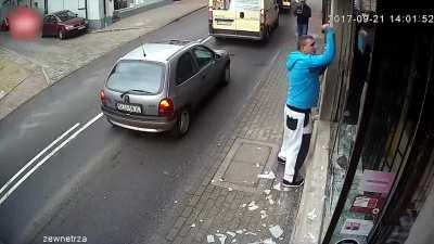Guy Runs Into Street After Breaking Shop Glass, Gets Hit By Car
