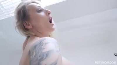 Natasha Starr - Sexting With Stepmom [PervMom]