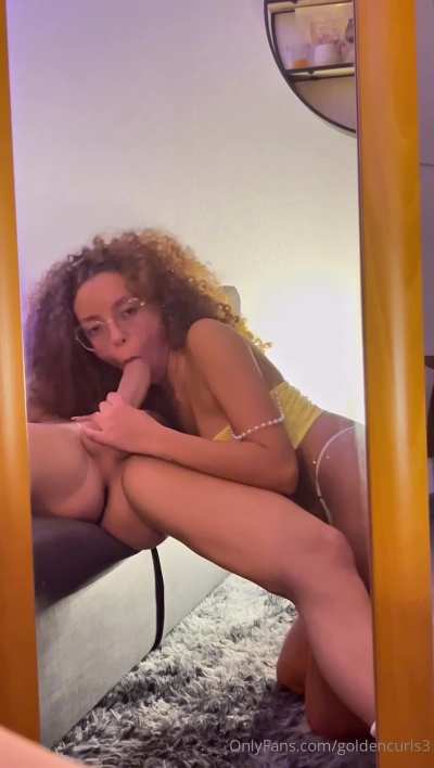 A blowjob in the mirror to admire better