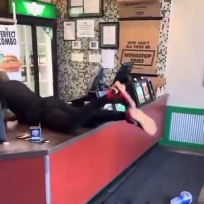 Fight between to coworkers at Wingstop in Atlanta