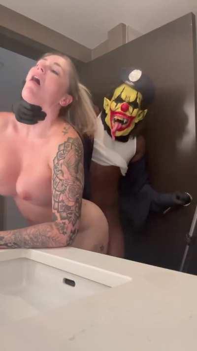 Clown clapping subgirl's booty