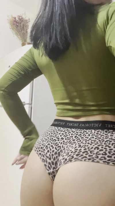 I can see your eyes sparkling while I got my ass is twerking