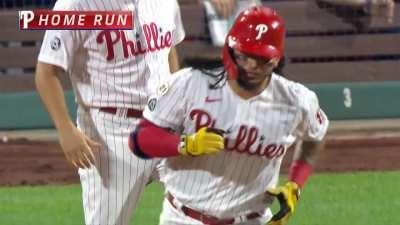 [Highlight] Freddy Galvis sheboygans a ball into the stratosphere (of the right field bleachers) to put the Phillies up 3-0 over the Cubs.