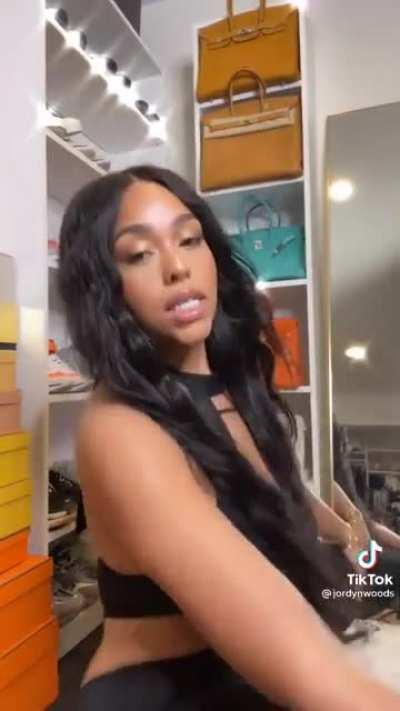 Jordyn Woods Throwing That Ass 🍑🍑