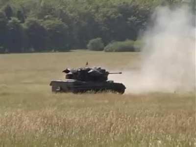 German Gepard SPAAG on their way to Ukraine. Video of shooting at ground and air targets.