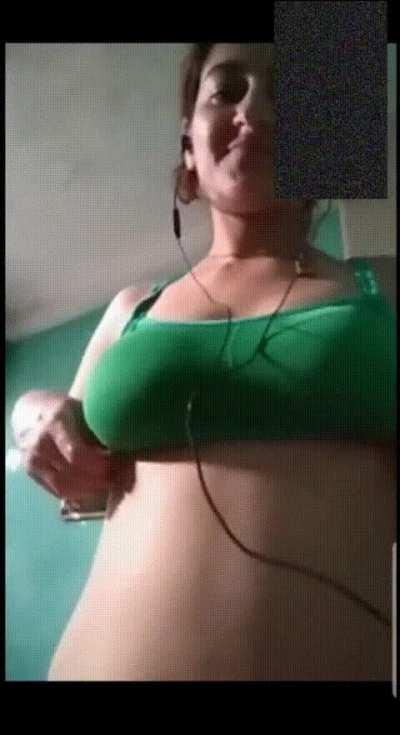 Pakistani Rawalpindi Girl on Video Call Showing Her Big Boobies. Link in Commentss