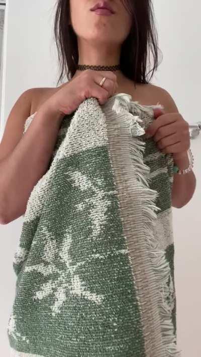 Woops... I dropped my towel 😝