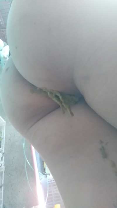 My ass is leaking [F]