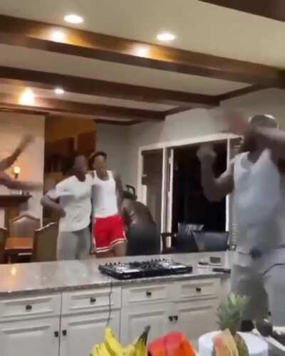 Shaq isolation dance party with his sons