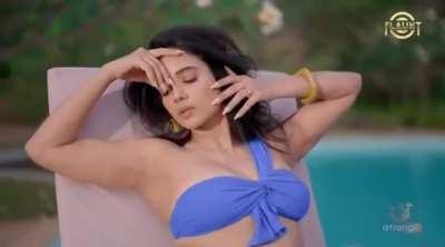 Come to her.. 😋😋