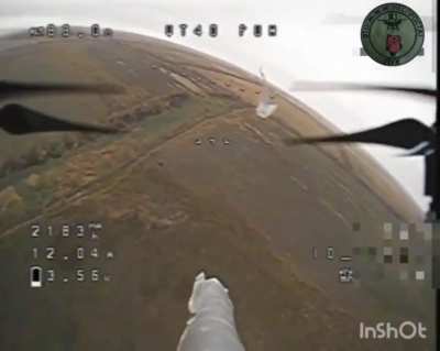 A Russian FPV-drone unsuccessfully tries to hit a Ukrainian Mi-24 helicopter which was dropping flares and launching unguided rockets east of Novopil', Donetsk Oblast [11.11.2024]
