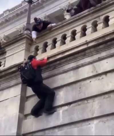 Who did this? they wildin😂