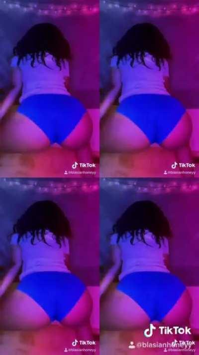 Wish she had a onlyfans, she so thick