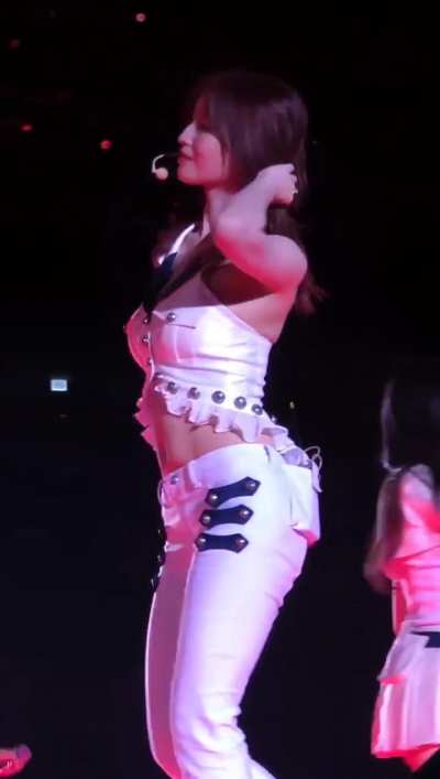 251206 Momo stunning in new white outfit 🔥