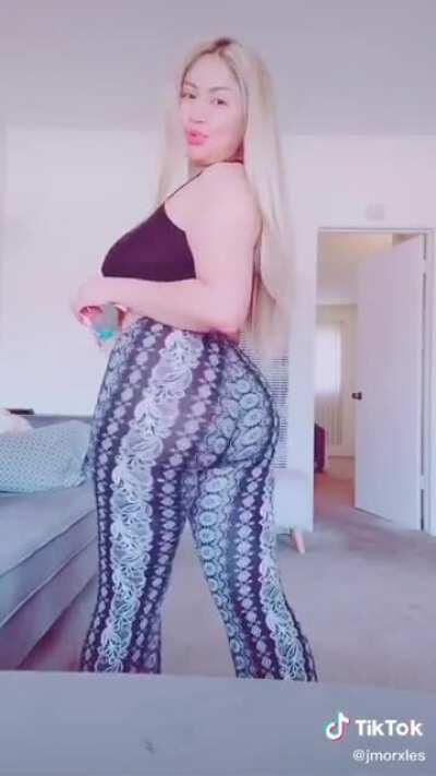 👀 Nice sneak peek at the beginning 🍒 🎂