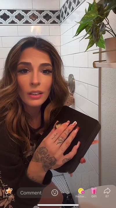 Big booty TikTok girl in blue spandex