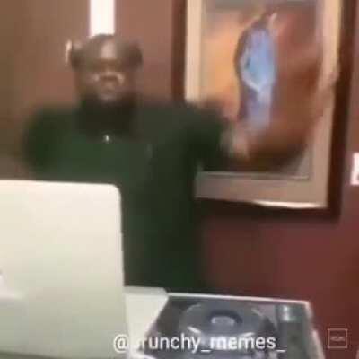 I used shaq to depict how I feel towards most halo 2 soundtracks