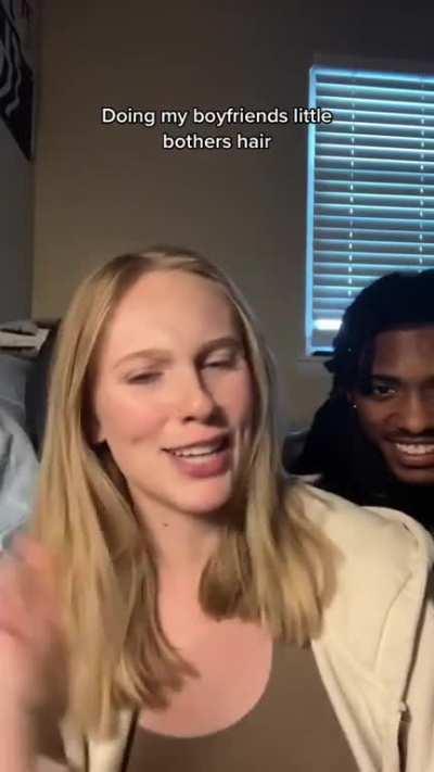 Australian does her American boyfriend's hair