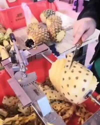 This pineapple peeler