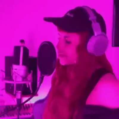 Cazzu se regala sola