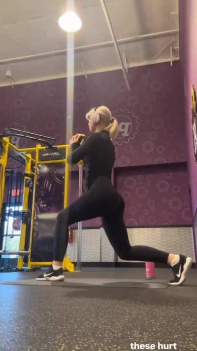 Miss Loren working her Perfect Booty 🍑🥵💦