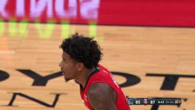 [Highlight] Jalen Green finishes though contact for the and-1 to take the lead