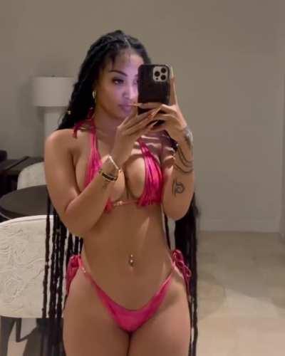 Shenseea lookin like a work of art