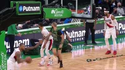 [Highlight] Jaylen Brown heading toward the locker room with help.