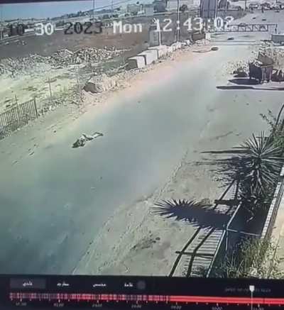 İsrail askerine taş atan Filistin vatandaşı anasının amını tersten gördü