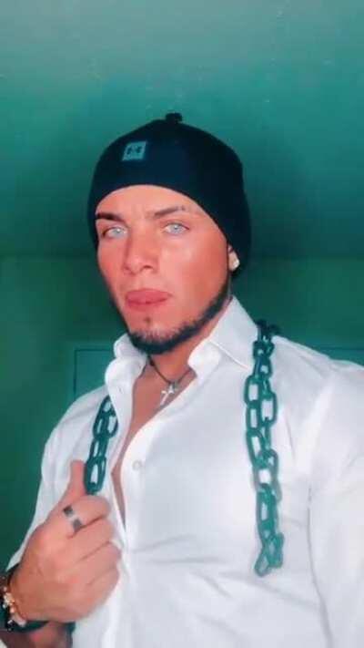 Embarrassing amount of old women in the comments posting 'Yes Sir'