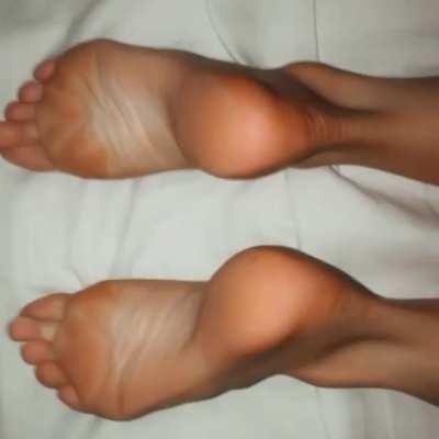 Don’t you just love the way these soles scrunch? 🤍 Way too perfect to not be shared with you!!