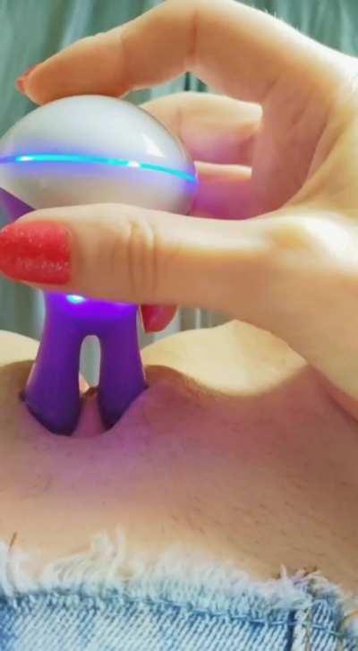 Playing with my lips gives me the best orgasms @00:47