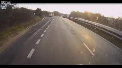 Inattentive lorry driver plows into traffic