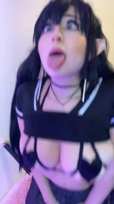 Do you like them short and busty? I’m 5’0” 🥰