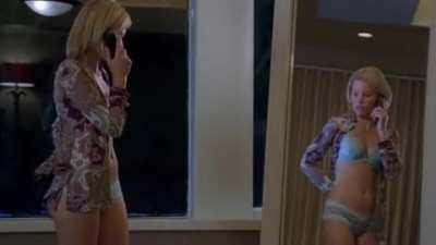 Elizabeth banks has a total milf body