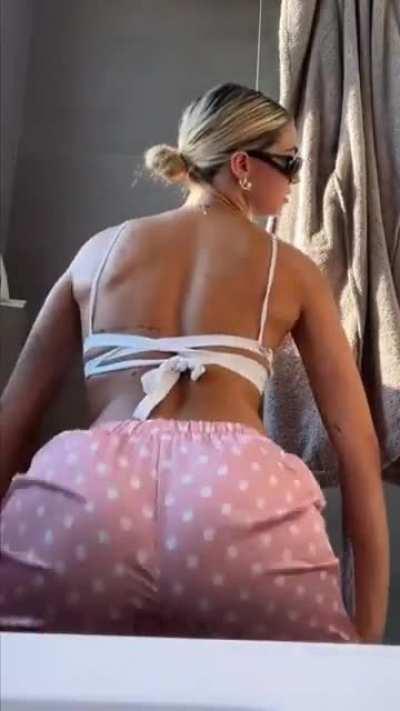 Alessi Lanza twerk in loop 🍑