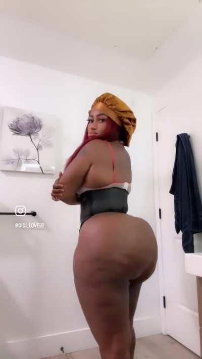 Curvy 🇸🇱 Aunty