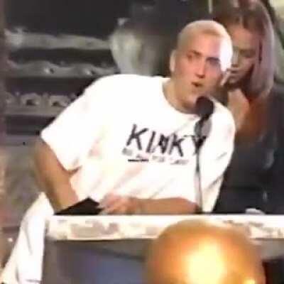 Eminem at the Source Awards giving DMX his award back in '99