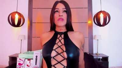 Twins Dylan and Darren would always try to one-up each other. However, getting gifts for each other on their birthday was always an easy win for Darren. Annoyed, Dylan was planning the best gift for Darren imaginable: a surprise visit from his crush. So w