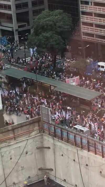 Que te juntes con amigos esta mal pero esto esta bien