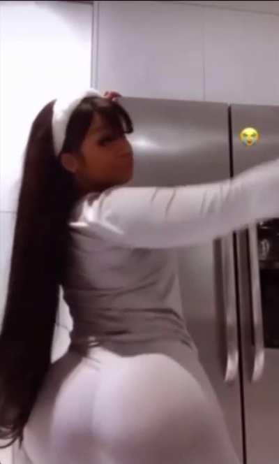 Cubandoll twerking 🥰