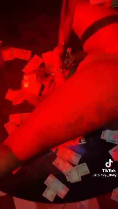 definition of skin out🩷